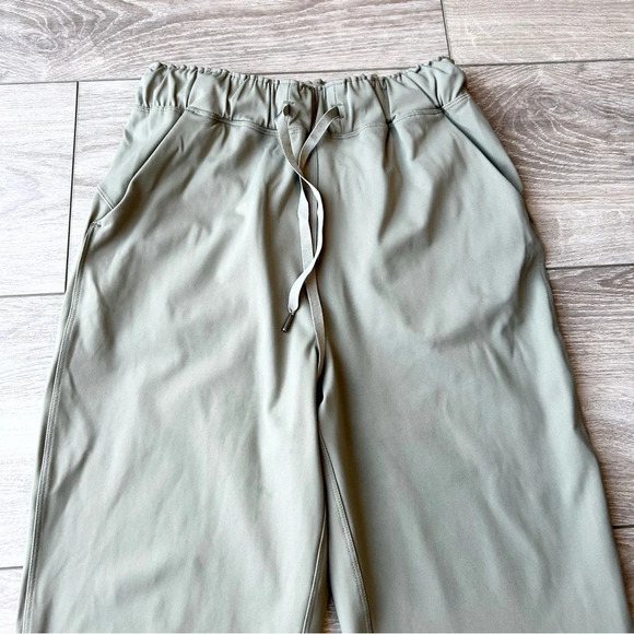 NWT Core by Carre Noir Stretch Cropped  Pants in Sage Green - Picture 4 of 10